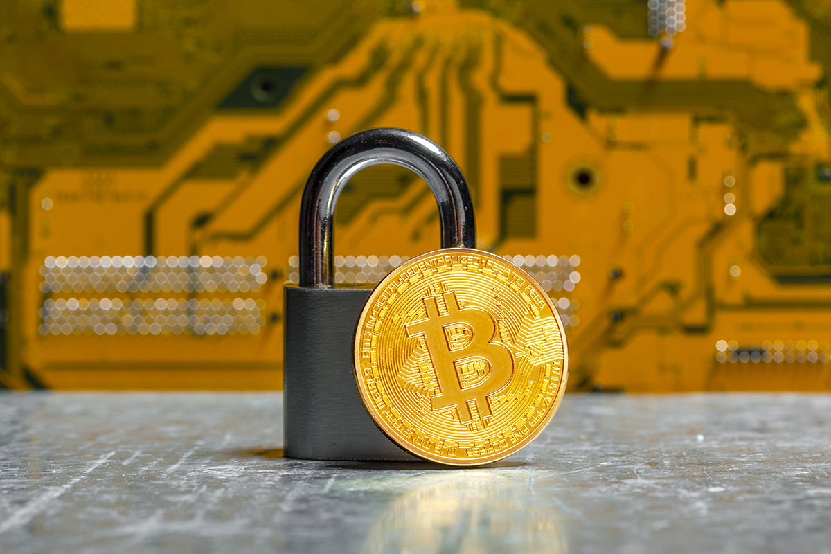gold-bitcoin-padlock-dcs